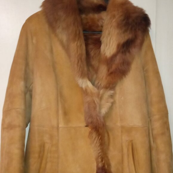 St. John Fur Coat, Size Medium, Color Tan. - Picture 1 of 11